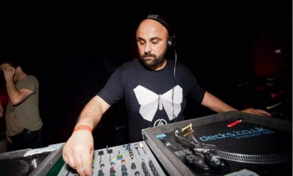Καβάλα: Ο DJ που έκανε τη «δεύτερη αγάπη» του επάγγελμα στο Λονδίνο και "πνίγεται" στη δουλειά